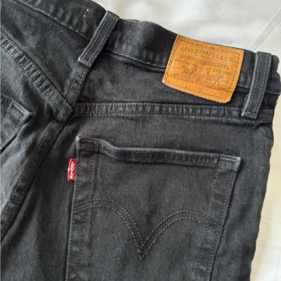 Levi’s Ribcage Short - Picture 5 of 5